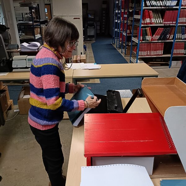 Volunteer using closing machine